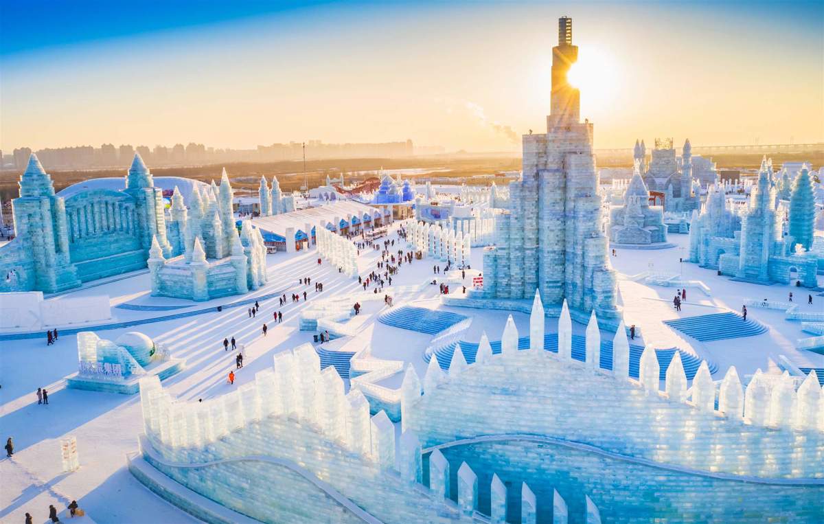 Invierno en China con esculturas de hielo en Harbin